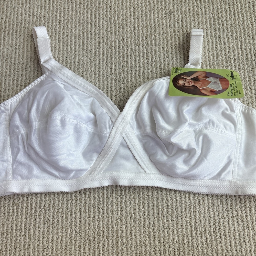 New GELMART Criss Cross Size 38C White T-Shirt Wireless Bra Style:3750
